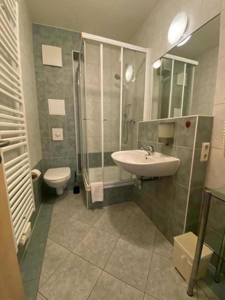 Apartments In Der Kopenhagener Strasse Росток Екстер'єр фото