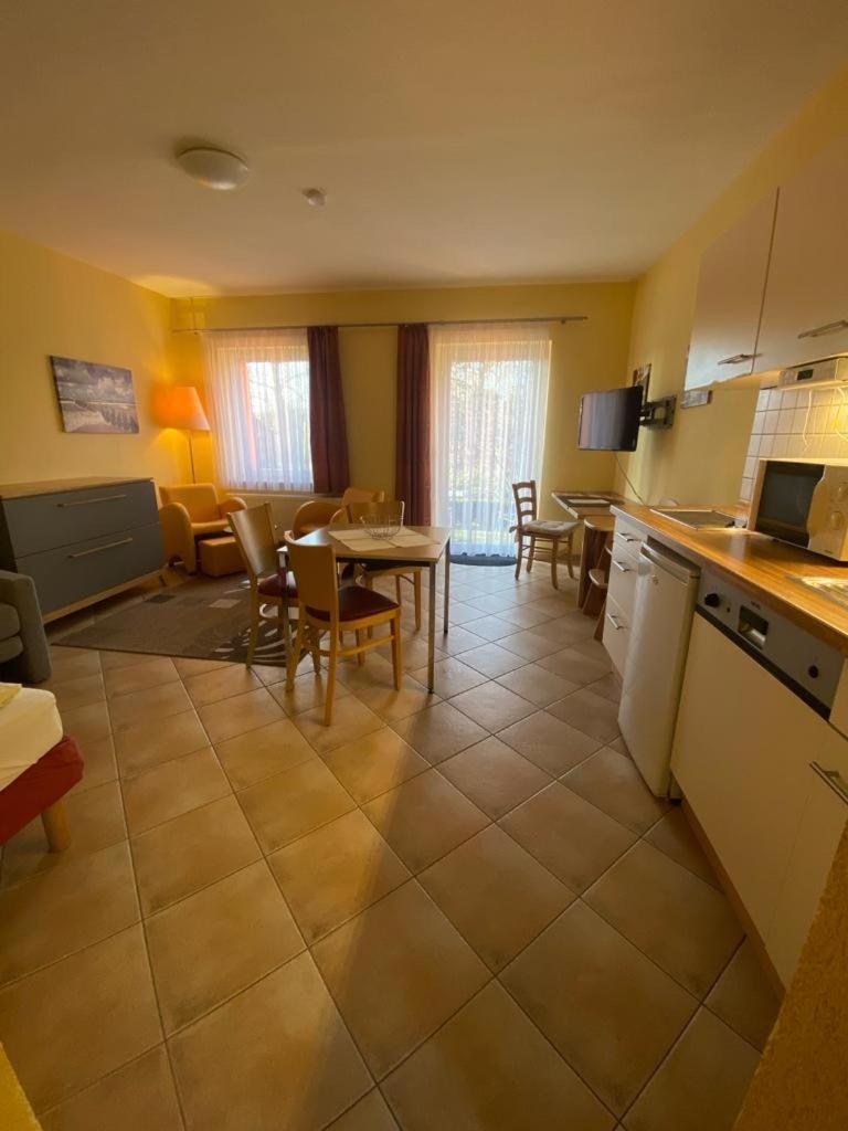 Apartments In Der Kopenhagener Strasse Росток Екстер'єр фото