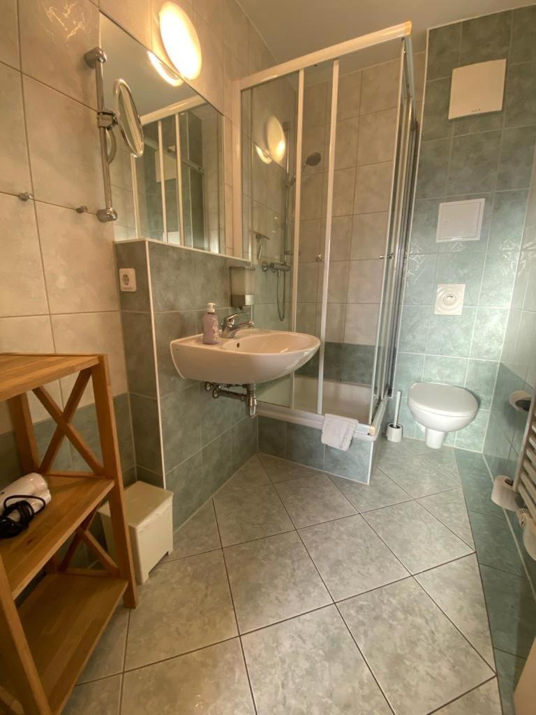 Apartments In Der Kopenhagener Strasse Росток Екстер'єр фото