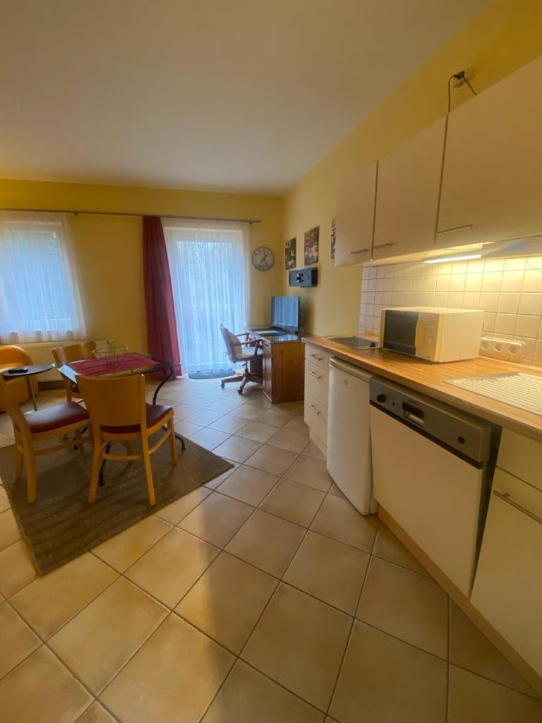 Apartments In Der Kopenhagener Strasse Росток Екстер'єр фото