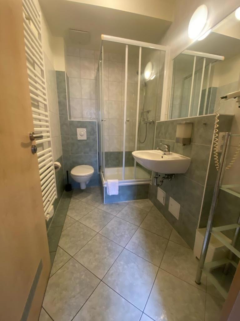 Apartments In Der Kopenhagener Strasse Росток Екстер'єр фото